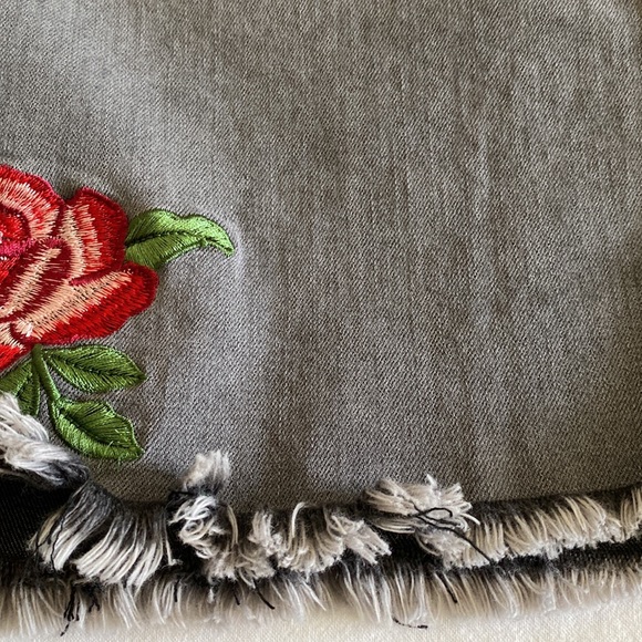 WishList jeans black washed denim rose embroidery ripped raw hem fringe Large - Picture 10 of 16
